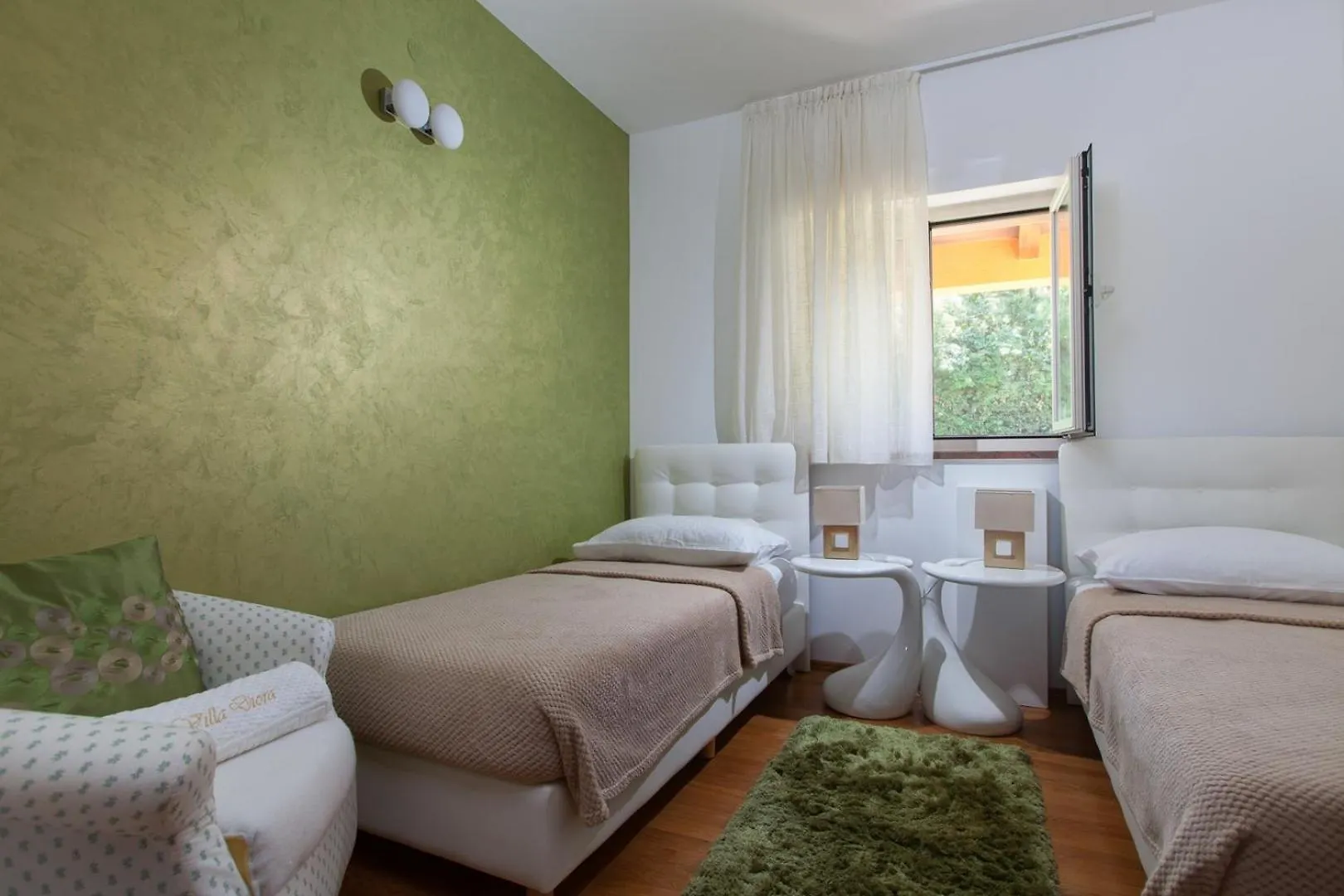 Villa Diora Karojba